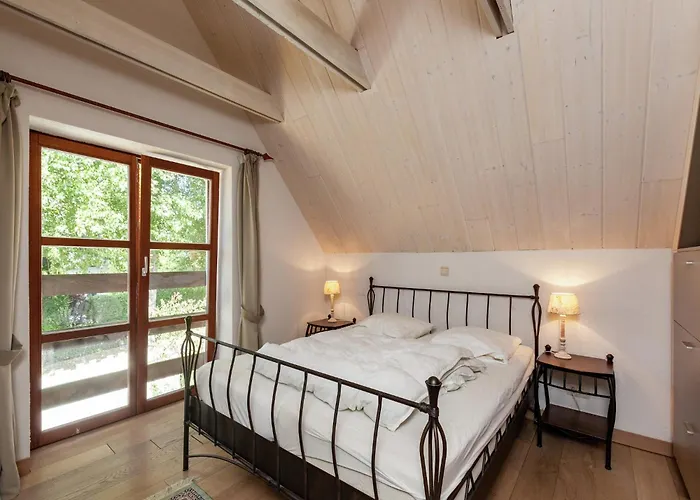 Vila With Pool & Sauna