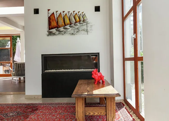 With Pool & Sauna Vila *